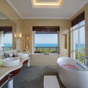 Panoramic View Room Vinpearl Luxury Da Nang (4)