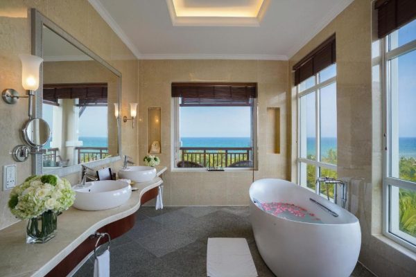 Panoramic View Room Vinpearl Luxury Da Nang (4)