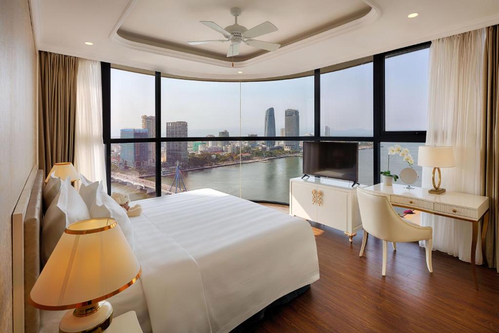 Suite Panoramic River View Vinpearl Riverfront Danang (4)
