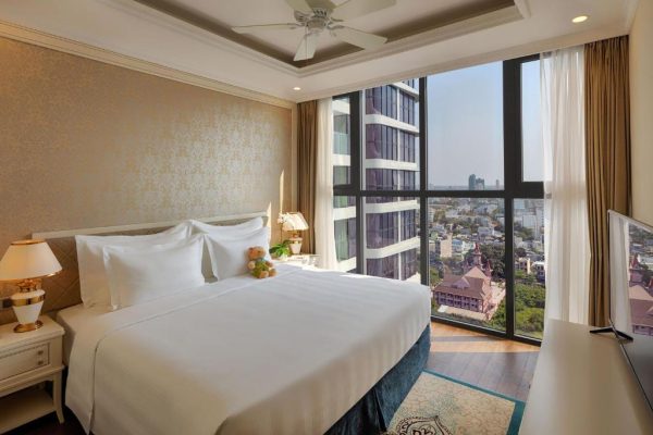 Vinpearl Riverfront Danang Suite Room (2)